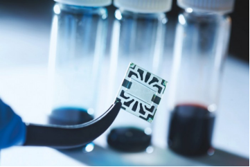 想让太阳能电池板变通明？用上石墨烯吧